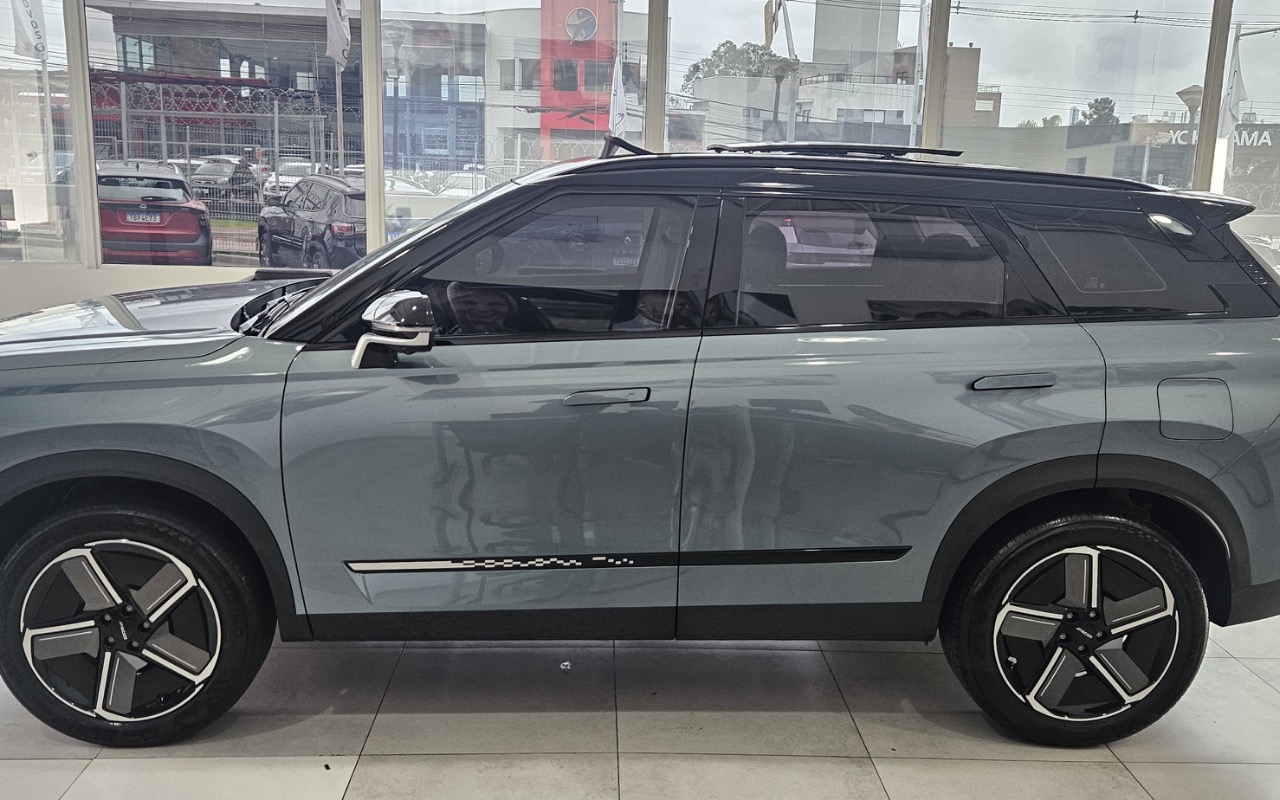 imagem-https://www.socarrao.com.br/sc-vehicle-images-prod/3993996/1789994464263-NWYwMjUwNWItZDUxMy00OTg4LWE0YTQtNDliN2RhNDJhMTA0LmpwZWc.jpeg