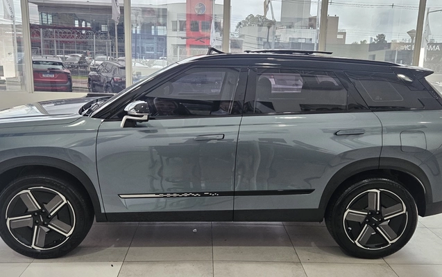 imagem-https://www.socarrao.com.br/sc-vehicle-images-prod/3993996/1789994464263-NWYwMjUwNWItZDUxMy00OTg4LWE0YTQtNDliN2RhNDJhMTA0LmpwZWc.jpeg