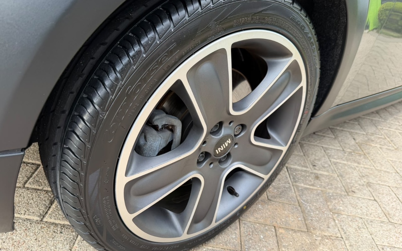 imagem-https://www.socarrao.com.br/sc-vehicle-images-prod/3994009/1789994500090-MGNlNDIyMTEtNGE4Ny00MTRlLWFlNTctN2IyMzM2YzE0NDRiLmpwZWc.jpeg
