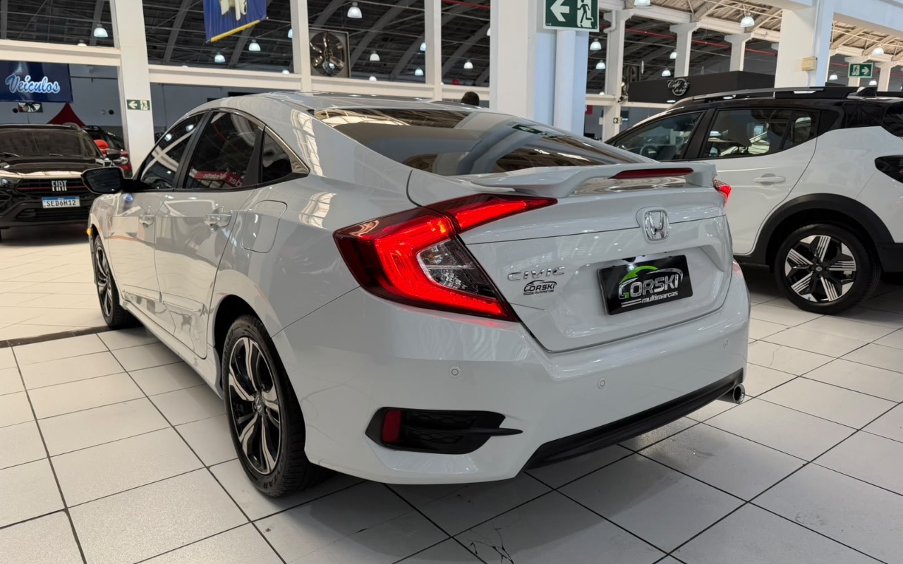 imagem-https://www.socarrao.com.br/sc-vehicle-images-prod/3994475/1789995801030-MTZkNWJjOTctODNkYS00ZjQwLWIwMzctZWY5MTc1OTBiYjhjLmpwZWc.jpeg
