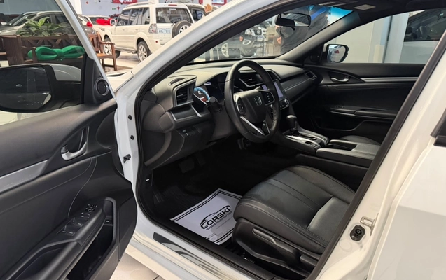 imagem-https://www.socarrao.com.br/sc-vehicle-images-prod/3994475/1789995801136-MDliZjEzZjAtNTdmMC00OTRlLTkzMTctNzczODA2NTMwMTQ5LmpwZWc.jpeg