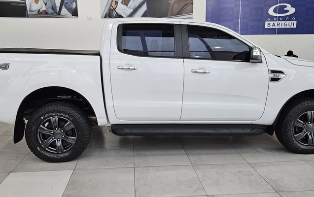 imagem-https://www.socarrao.com.br/sc-vehicle-images-prod/3994535/1789995930422-YWNmOGZlYTctNjFlNi00MDU1LTgxZDQtMDBlMGEyNWUzODllLmpwZWc.jpeg