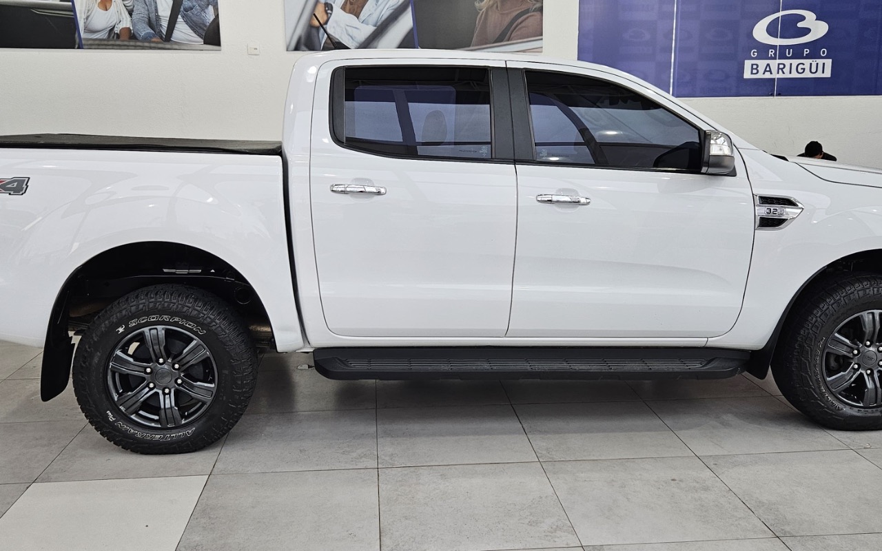 imagem-https://www.socarrao.com.br/sc-vehicle-images-prod/3994535/1789995930735-YWNmOGZlYTctNjFlNi00MDU1LTgxZDQtMDBlMGEyNWUzODllLmpwZWc.jpeg