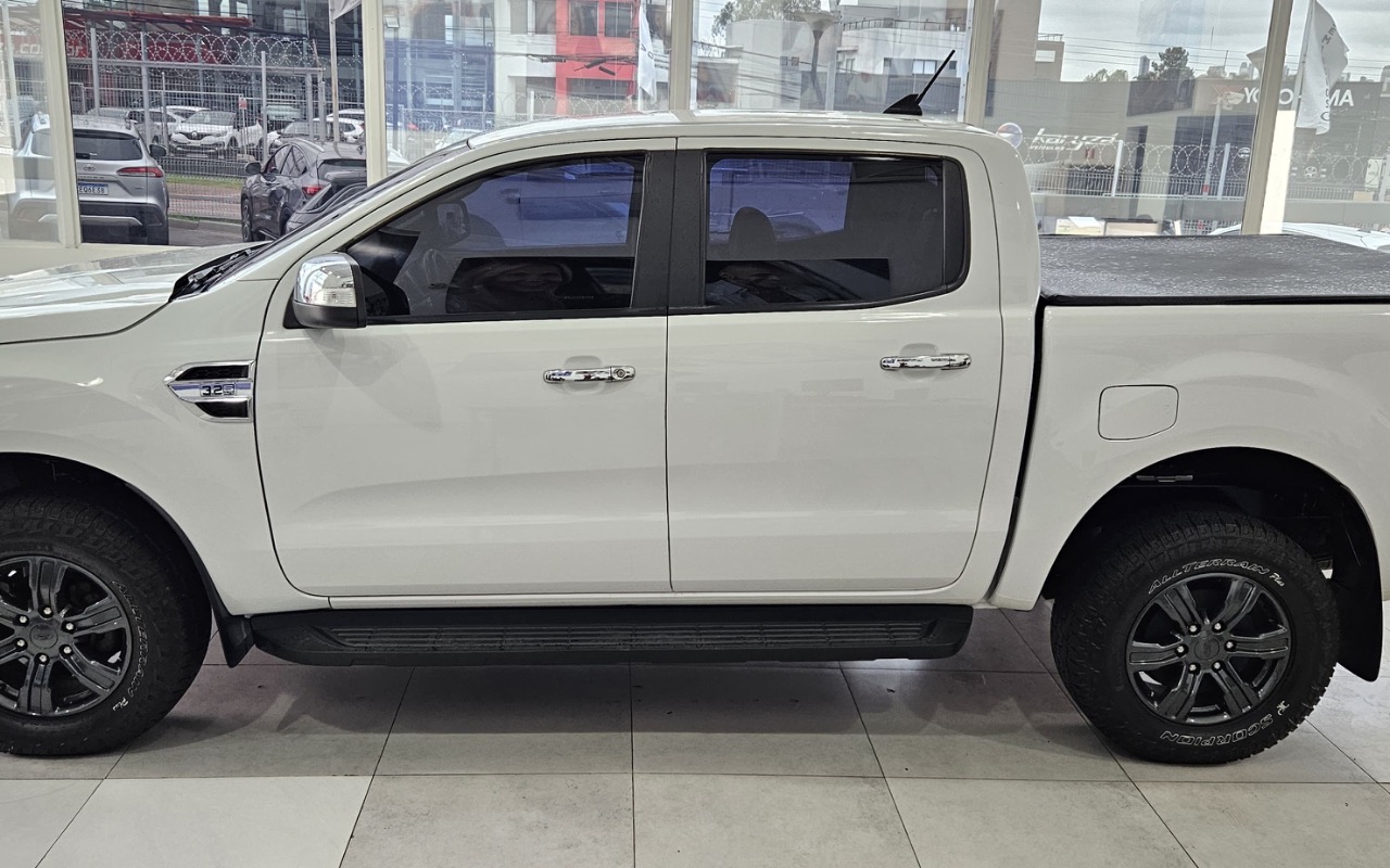 imagem-https://www.socarrao.com.br/sc-vehicle-images-prod/3994535/1789995931042-ZjdiMWY0OTUtODFhZS00ZmZiLWFlN2QtMTQ2NDNmMDQyMGE4LmpwZWc.jpeg