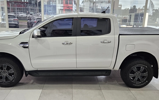 imagem-https://www.socarrao.com.br/sc-vehicle-images-prod/3994535/1789995931042-ZjdiMWY0OTUtODFhZS00ZmZiLWFlN2QtMTQ2NDNmMDQyMGE4LmpwZWc.jpeg