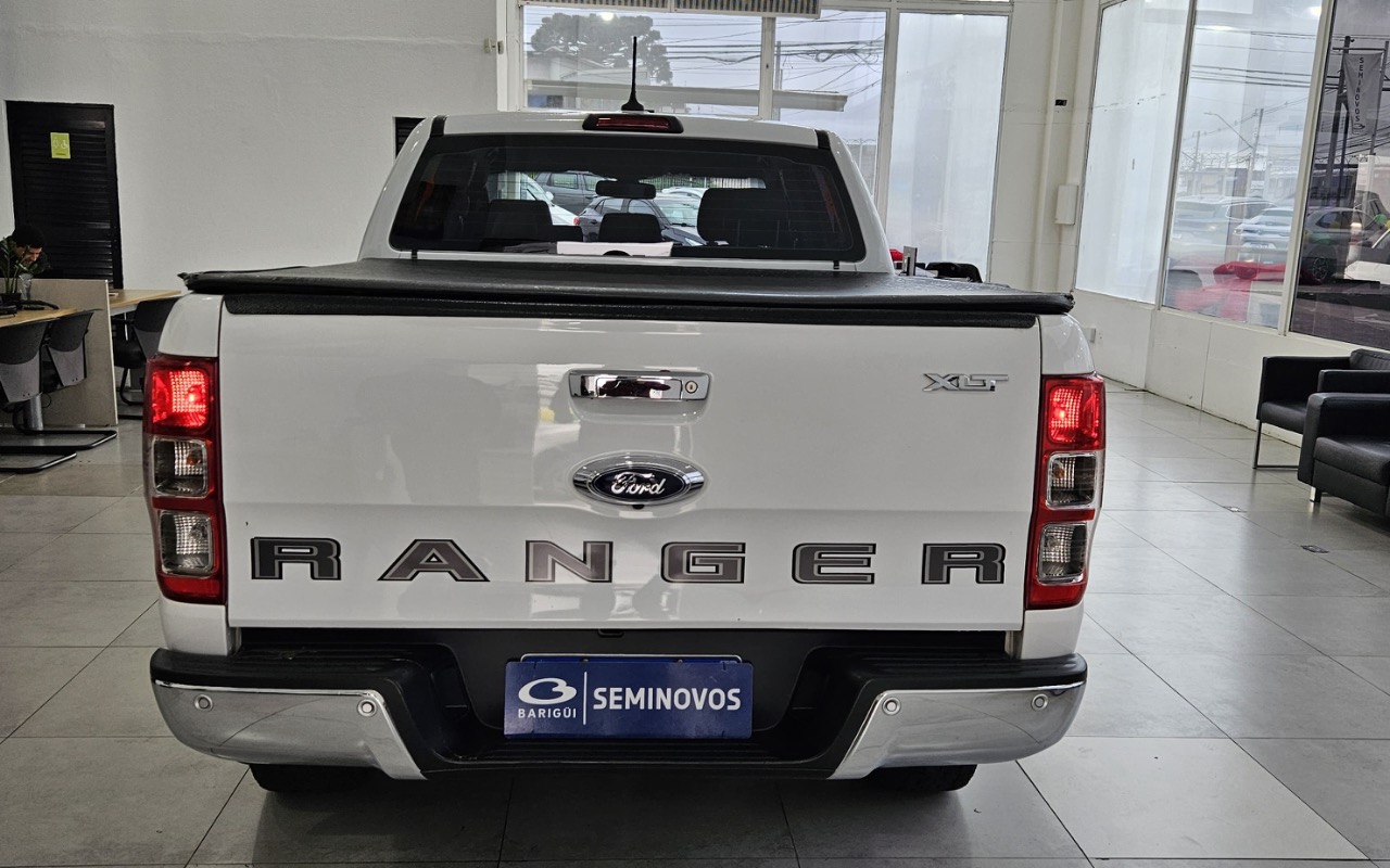 imagem-https://www.socarrao.com.br/sc-vehicle-images-prod/3994535/1789995931216-NDIzZGJmYWUtMmUyZi00MjA3LWE0MDctYmJlY2EwYjRkYzQ4LmpwZWc.jpeg