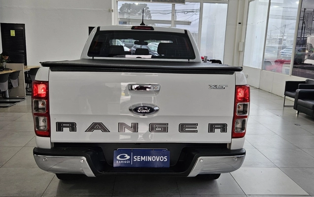 imagem-https://www.socarrao.com.br/sc-vehicle-images-prod/3994535/1789995931216-NDIzZGJmYWUtMmUyZi00MjA3LWE0MDctYmJlY2EwYjRkYzQ4LmpwZWc.jpeg