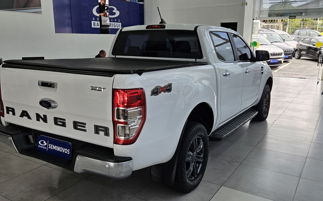 imagem-https://www.socarrao.com.br/sc-vehicle-images-prod/3994535/1789995931553-YmJlMDg3MzMtNzA2YS00ZjQ2LWI4NWItN2QyZjgzZWEyNmJkLmpwZWc.jpeg