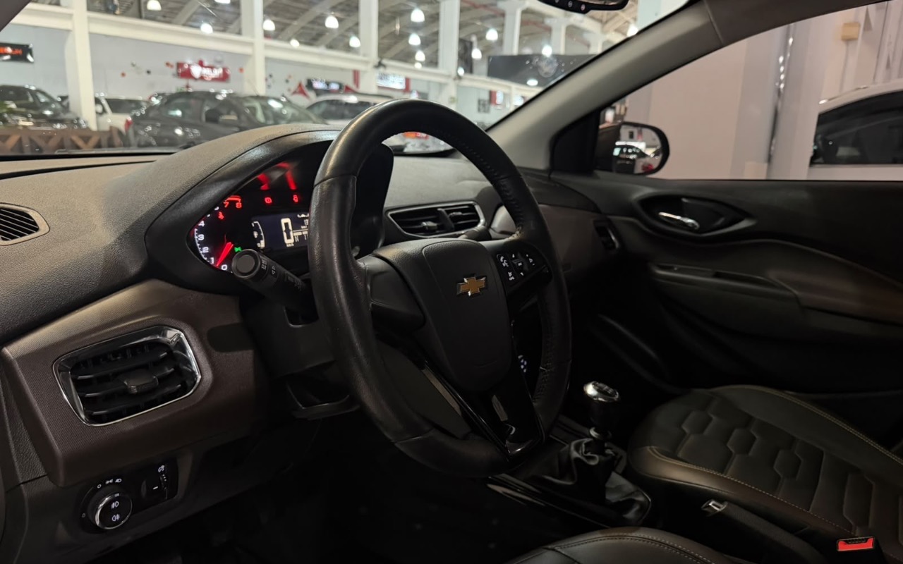 imagem-https://www.socarrao.com.br/sc-vehicle-images-prod/3994537/1789995946629-ZTgwMTM5YTEtOTU0Yi00YmRjLTlkNTAtYzVhMjg1YzE1ZDFiLmpwZWc.jpeg