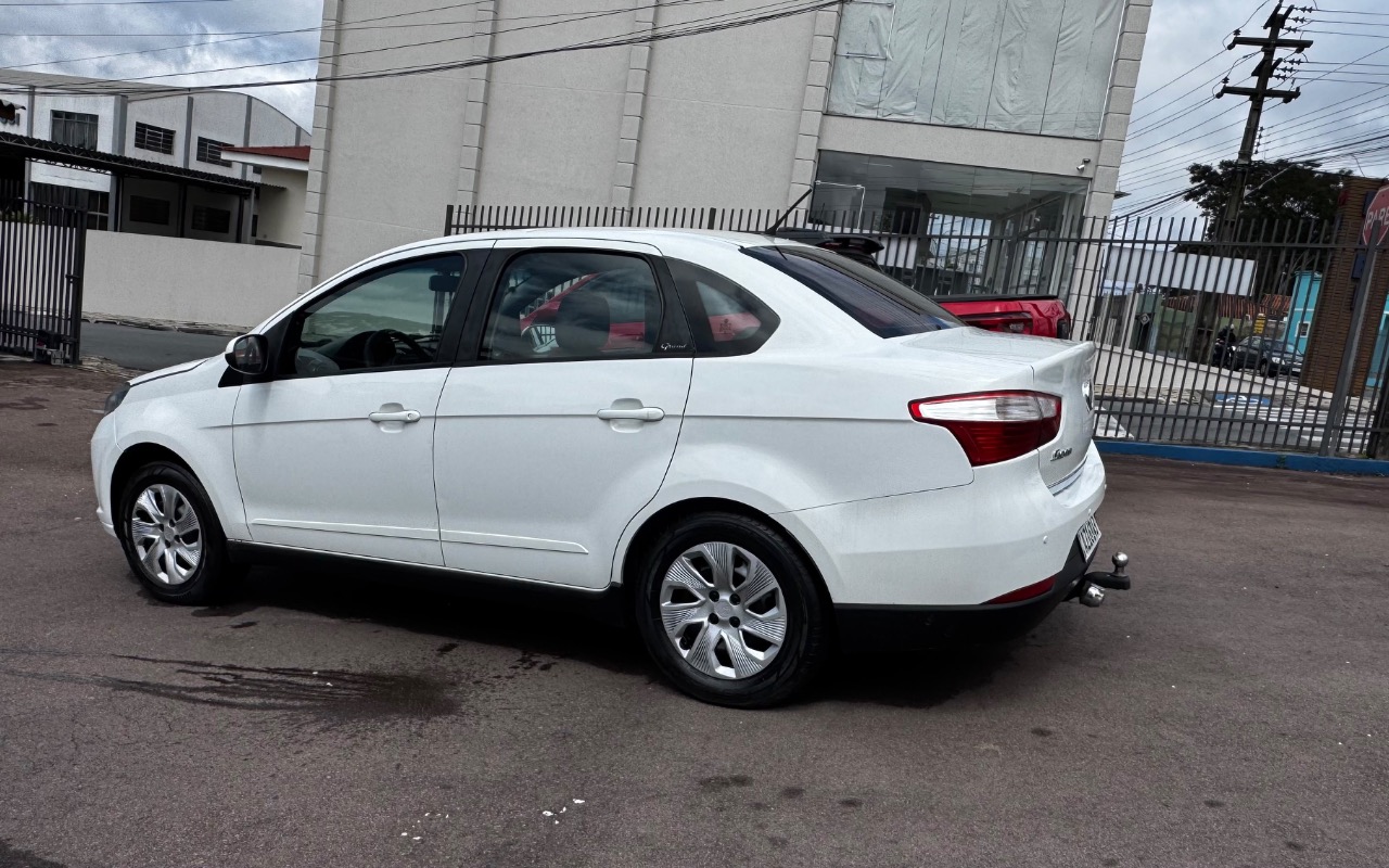 Fiat Grand Siena 2015 Branco — foto 1 de 3