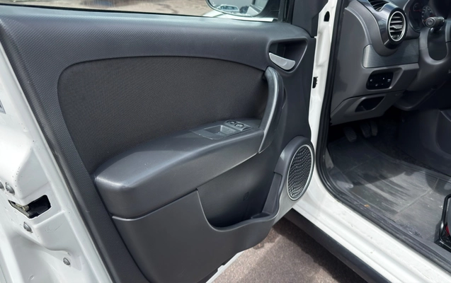 imagem-https://www.socarrao.com.br/sc-vehicle-images-prod/3994784/1789996467043-MDQwODQxNTEtNTVlMy00ODYyLWI4NTItODM2Yzg5ZWY5ZDkwLmpwZWc.jpeg