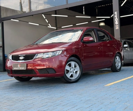 Kia Cerato 1.6 16V Mec. 2010 Vermelho — foto 1 de 3