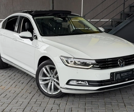 Volkswagen Passat 2019 Branco — foto 1 de 3