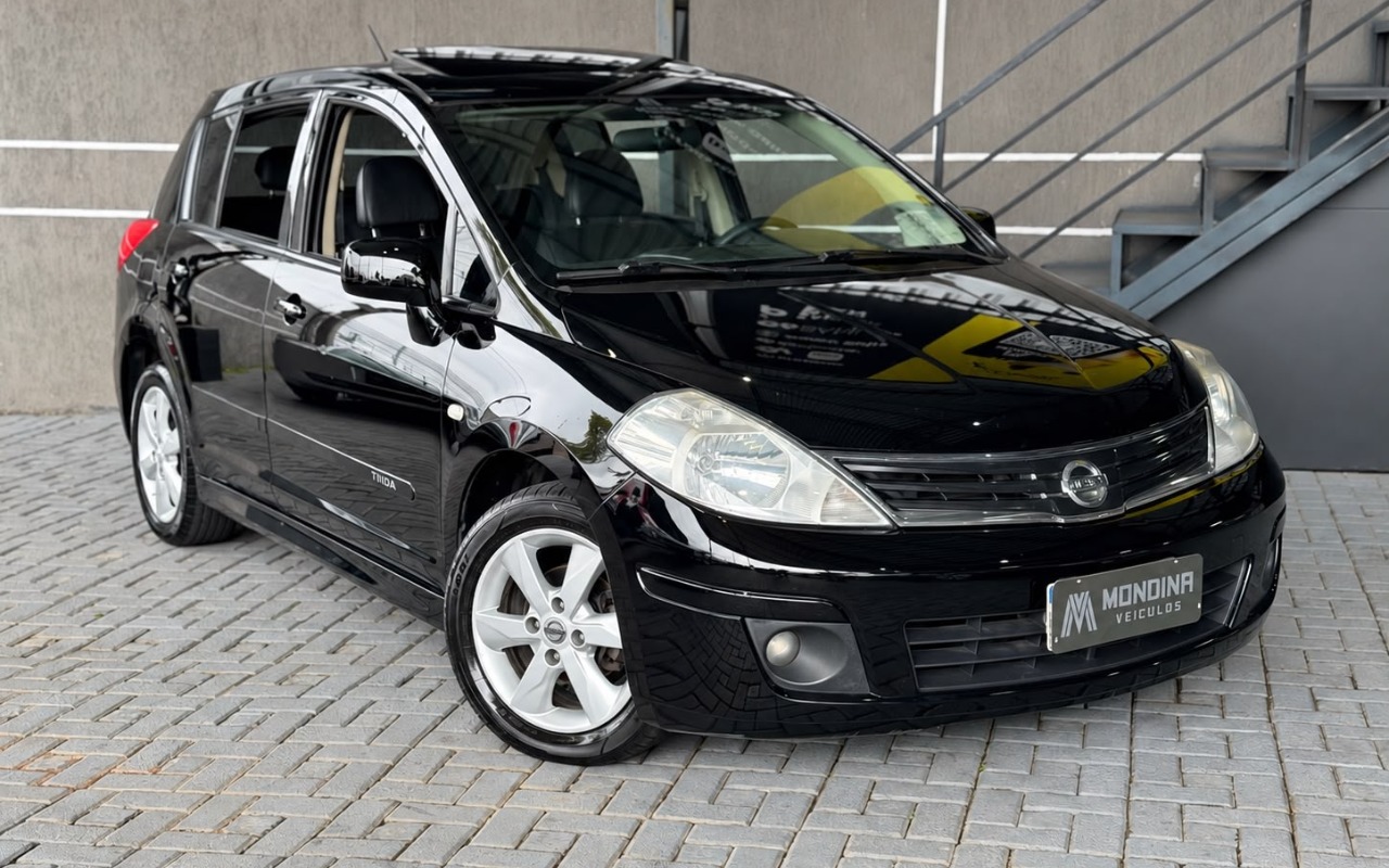 Nissan TIIDA 2013 Preto — foto 1 de 3