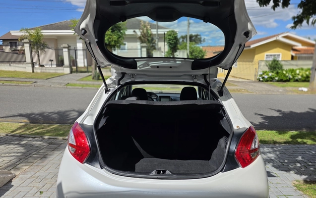 imagem-https://www.socarrao.com.br/sc-vehicle-images-prod/3995503/1789997664191-1251ec2d-b746-4a8e-8799-115758ab2410.jpeg