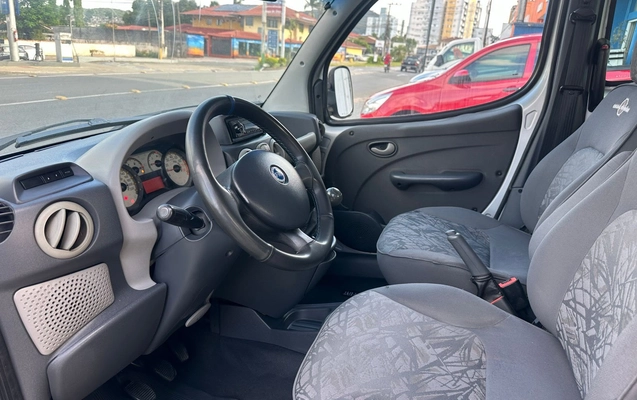 imagem-https://www.socarrao.com.br/sc-vehicle-images-prod/3996019/1789998727297-7f234f76-bbd6-4c41-b978-dd769b990346.jpeg