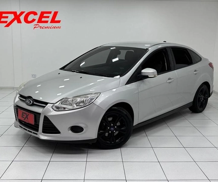 Ford Focus 2015 Prata — foto 1 de 3