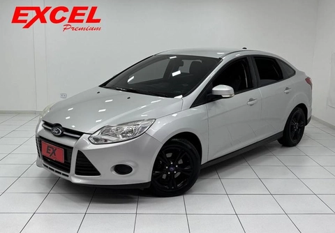 Ford Focus 2015 Prata — foto 1 de 3