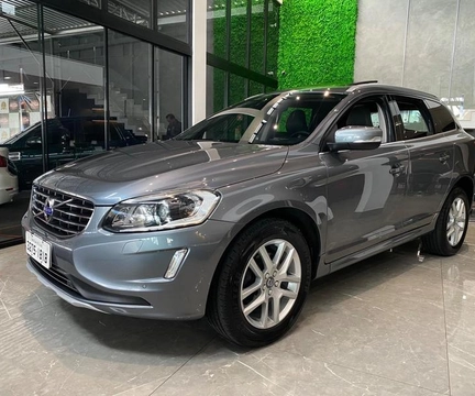Volvo XC60 2017 Cinza — foto 1 de 3