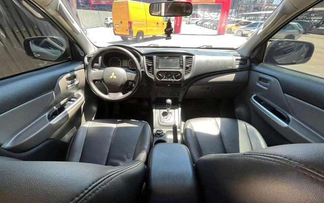 imagem-https://www.socarrao.com.br/sc-vehicle-images-prod/3996269/1792077088717-7863872_5_B_8d19c7b377.jpeg