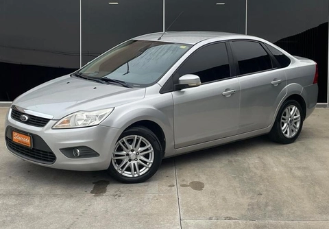 Ford Focus 2012 Prata — foto 1 de 3