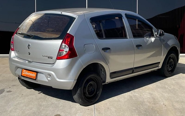 imagem-https://www.socarrao.com.br/sc-vehicle-images-prod/3996315/1789999188693-8280164_12_B_00ef4dddf6.jpeg
