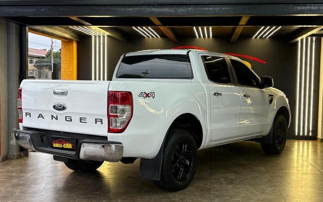 imagem-https://www.socarrao.com.br/sc-vehicle-images-prod/3996396/1789999287880-8495448_2_B_56406f4206.jpeg