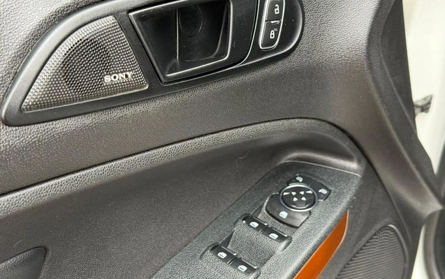 imagem-https://www.socarrao.com.br/sc-vehicle-images-prod/3996549/1790014431936-8483117_7_B_ffa6aee70f.jpeg