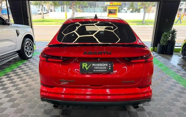 imagem-https://www.socarrao.com.br/sc-vehicle-images-prod/3996551/1789999657227-8490966_6_B_657bc46ae8.jpeg