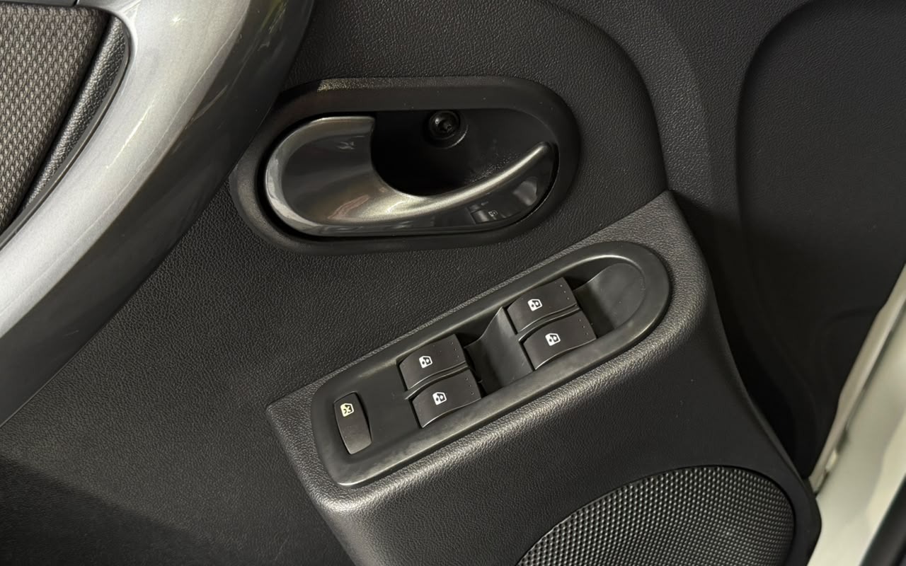 imagem-https://www.socarrao.com.br/sc-vehicle-images-prod/3996698/1790000014874-V2hhdHNBcHAgSW1hZ2UgMjAyNi0wOS0xOSBhdCAxMS4wNC40Ny5qcGVn.jpeg