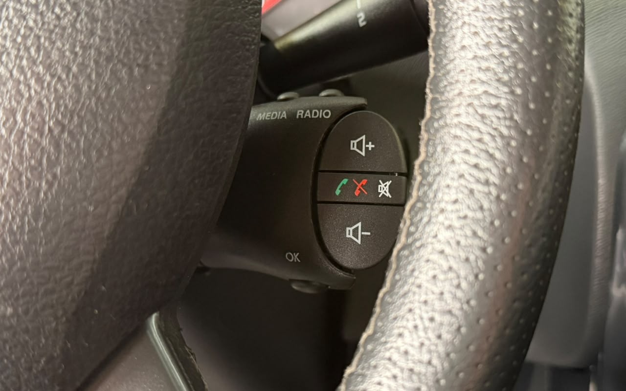 imagem-https://www.socarrao.com.br/sc-vehicle-images-prod/3996698/1790000015015-V2hhdHNBcHAgSW1hZ2UgMjAyNi0wOS0xOSBhdCAxMS4wNC40Ni5qcGVn.jpeg