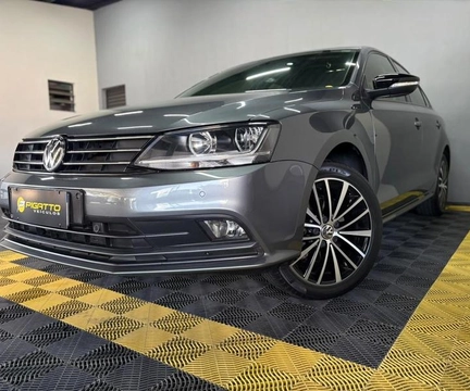 Volkswagen Jetta 2017 Cinza — foto 1 de 3