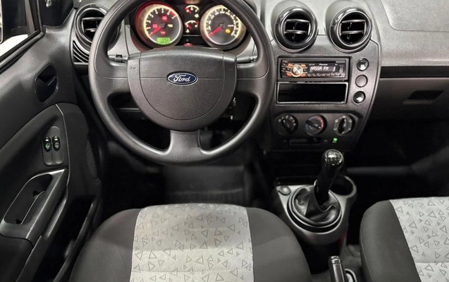 imagem-https://www.socarrao.com.br/sc-vehicle-images-prod/3996805/1790000212359-8395785_13_B_af47bbecb8.jpeg