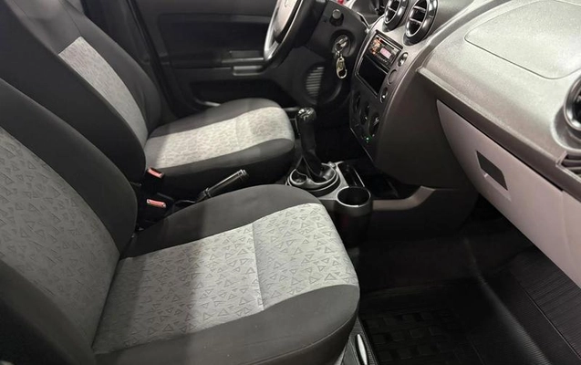 imagem-https://www.socarrao.com.br/sc-vehicle-images-prod/3996805/1790000212361-8395785_14_B_25f448f565.jpeg