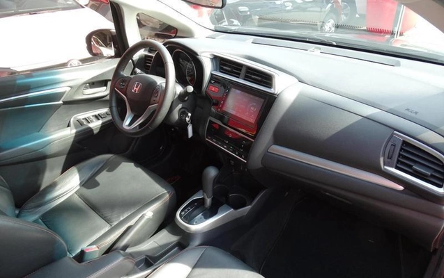 imagem-https://www.socarrao.com.br/sc-vehicle-images-prod/3997275/1790005570231-8411424_16_B_9fbb7de949.jpeg