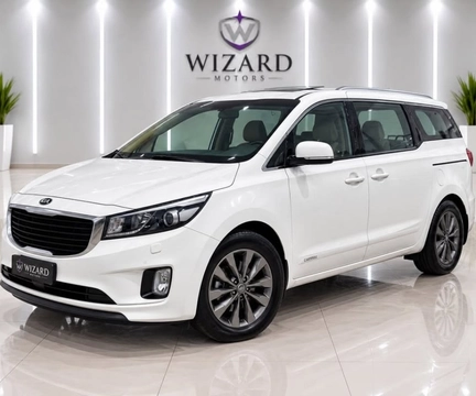 Kia Grand Carnival 2019 Branco — foto 1 de 3