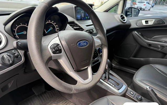 imagem-https://www.socarrao.com.br/sc-vehicle-images-prod/3998178/1790012472794-40d69b01-c6ce-4d45-ae05-2f10a8a233ff.jpg