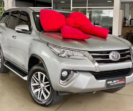 Toyota Hilux SW4 2020 Prata — foto 1 de 3