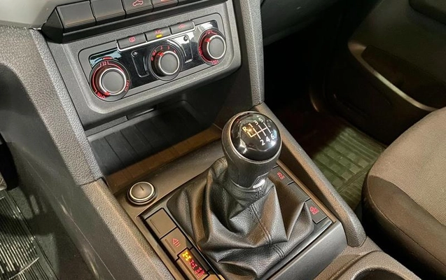 imagem-https://www.socarrao.com.br/sc-vehicle-images-prod/3998982/1790005355039-8458127_12_B_f44eeec10c.jpeg