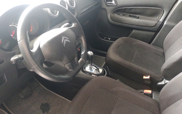 imagem-https://www.socarrao.com.br/sc-vehicle-images-prod/3999294/1790017818885-SU1HXzIwMjYwOTIxXzExMTI1NzkyNi5qcGc.jpg