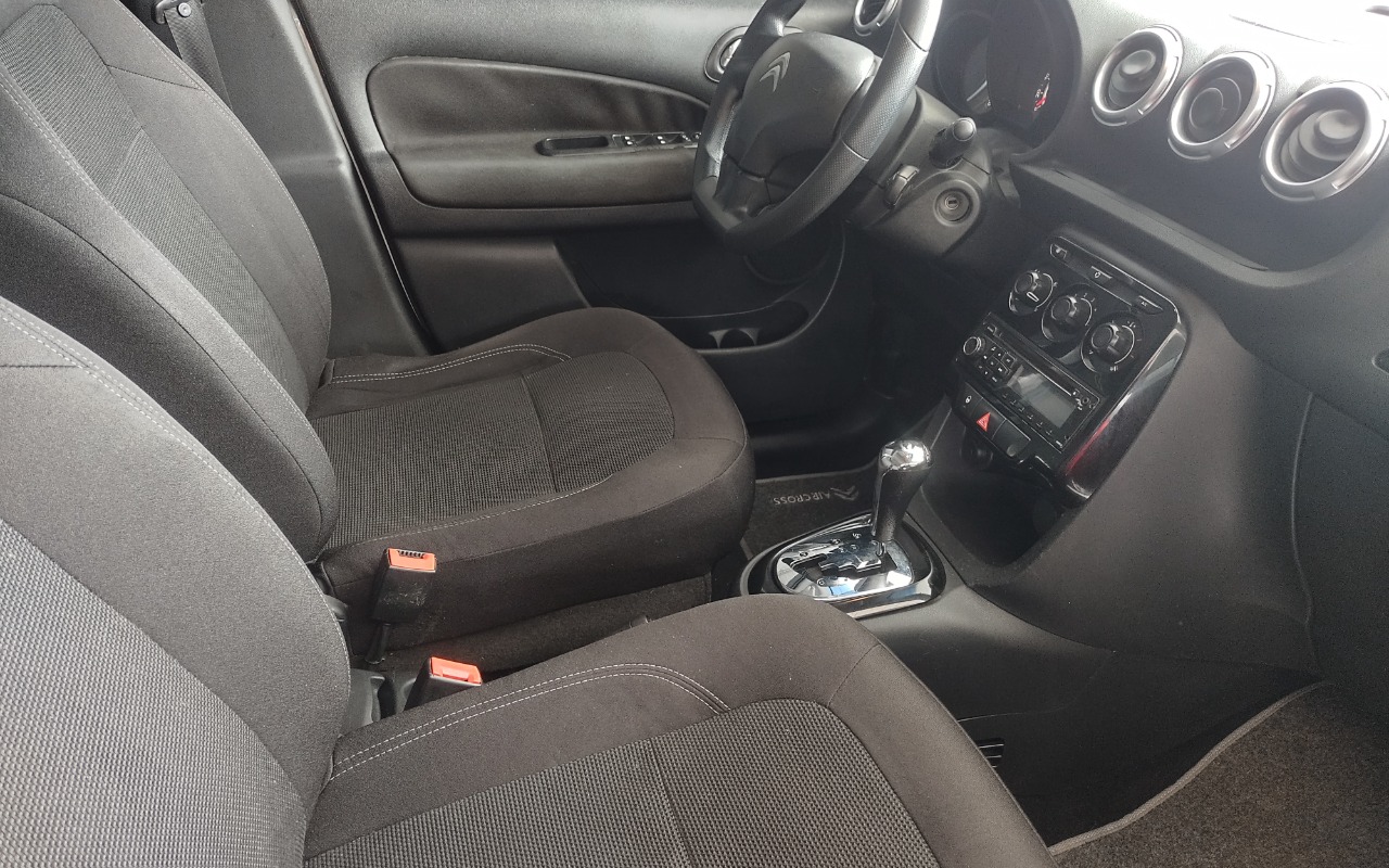 imagem-https://www.socarrao.com.br/sc-vehicle-images-prod/3999294/1790017819084-SU1HXzIwMjYwOTIxXzExMTMzNDA4MV9IRFIuanBn.jpg