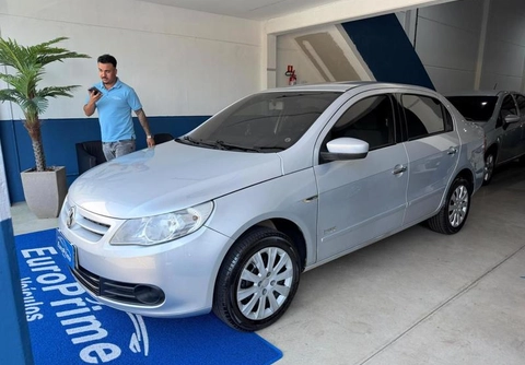 Volkswagen Voyage 1.0 Flex 12V 4p 2013 Prata — foto 1 de 3