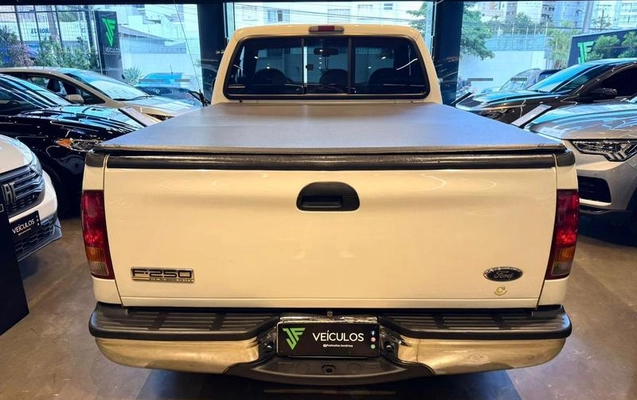 imagem-https://www.socarrao.com.br/sc-vehicle-images-prod/4000212/1790008288537-7742022_5_B_a13b91350e.jpeg