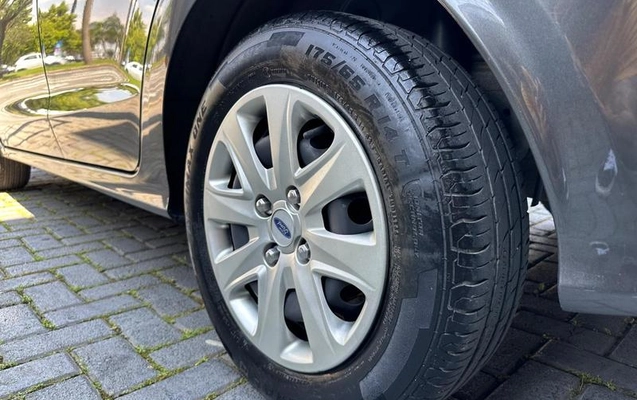 imagem-https://www.socarrao.com.br/sc-vehicle-images-prod/4000501/1790008843112-8493901_8_B_047d5f5edb.jpeg