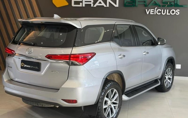 imagem-https://www.socarrao.com.br/sc-vehicle-images-prod/4000707/1790009169893-8185344_13_B_16de18e986.jpeg