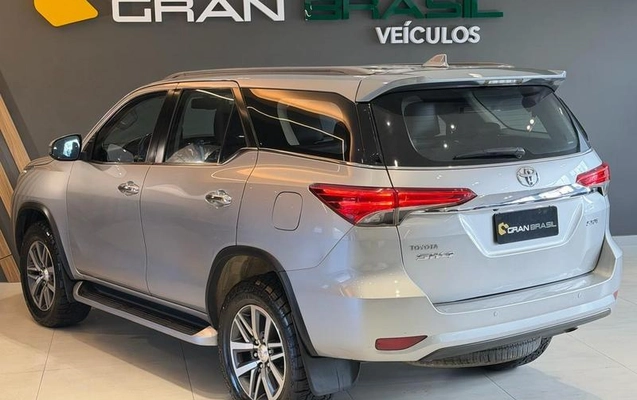imagem-https://www.socarrao.com.br/sc-vehicle-images-prod/4000707/1790009169896-8185344_13_B_5caba97bde.jpeg