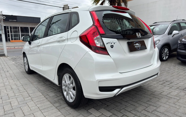 imagem-https://www.socarrao.com.br/sc-vehicle-images-prod/4000855/1790009369477-40650f2ddcf34e519ef2d721054ab5c4_1790009343548.jpg