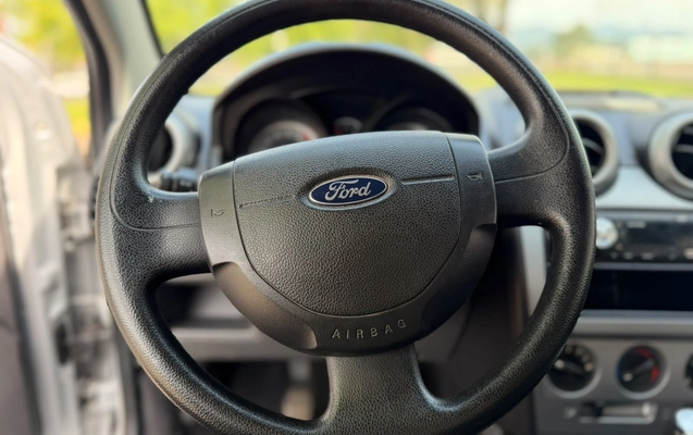 imagem-https://www.socarrao.com.br/sc-vehicle-images-prod/4001223/1790010192558-b87ba82c-2be7-4f6a-b4a9-c92ee670fb3e.jpg