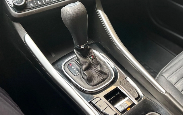 imagem-https://www.socarrao.com.br/sc-vehicle-images-prod/4001311/1790010595761-ZjM0MjA2YTctZTcwNC00ODcwLTkwMWEtNmE2Yzc5N2IyMTAyLmpwZWc.jpeg