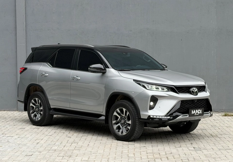 Toyota Hilux SW4 2022 Prata — foto 1 de 3